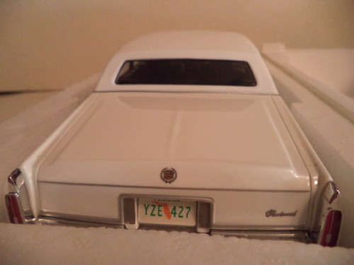 Cadillac Fleetwood Brougham 1982 modelos BoS 1:18 en blanco (BOS427) - Imagen 5 de 14