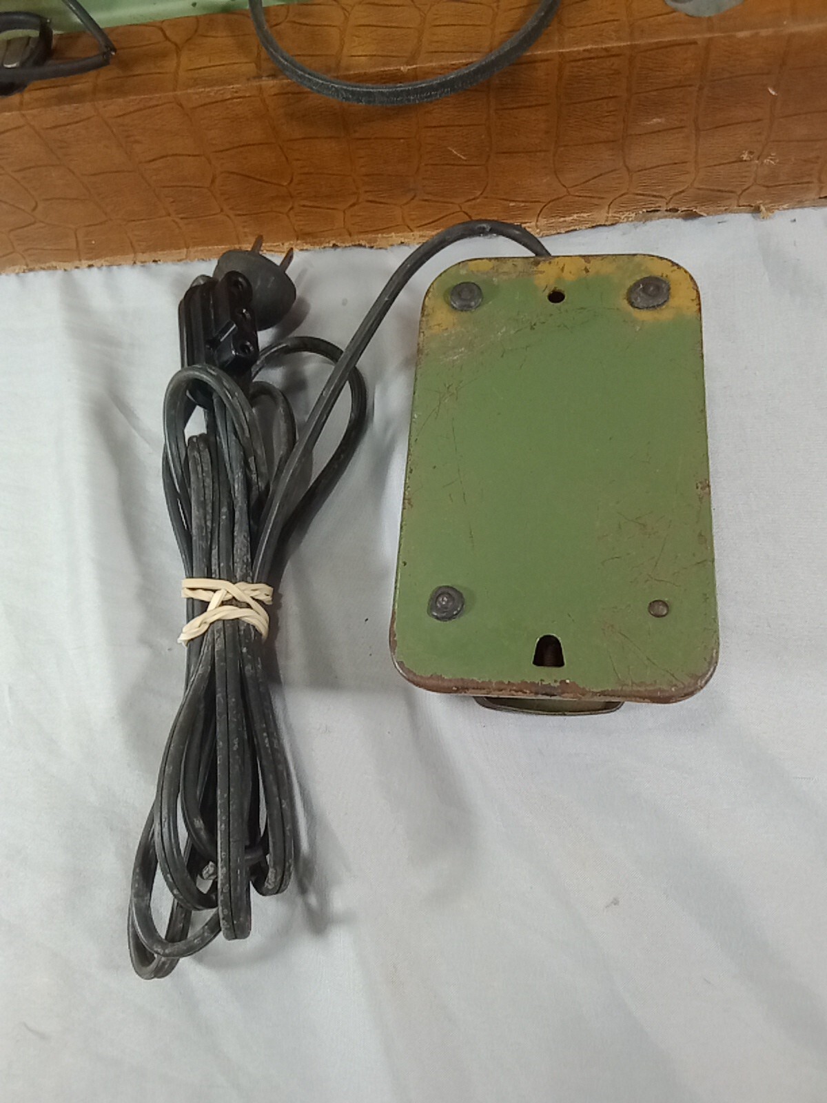 VINTAGE ADLER SEWING MACHINE 152 R123 GREEN**NEEDS REPAIRS** eBay