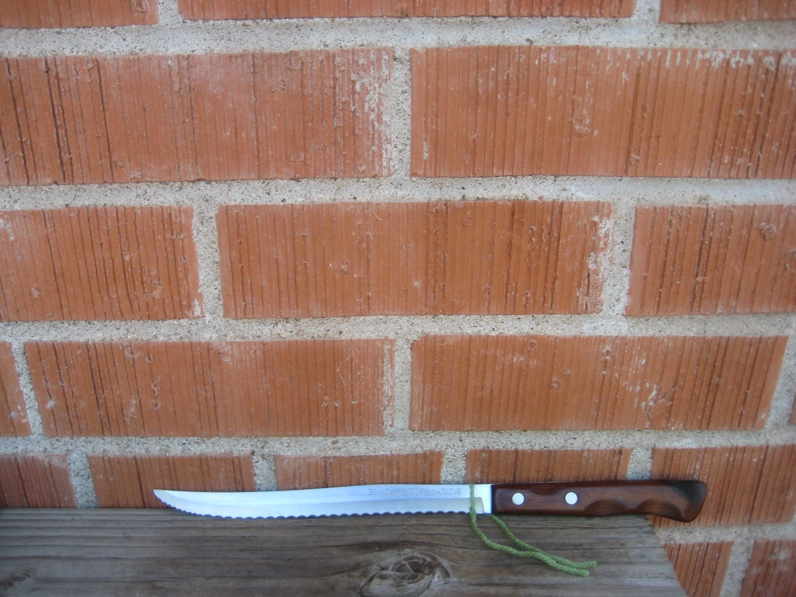 Vintage 8" Blade *** EKCO - FLINT *** Vanadium Serrated Bread Slicing Knife USA