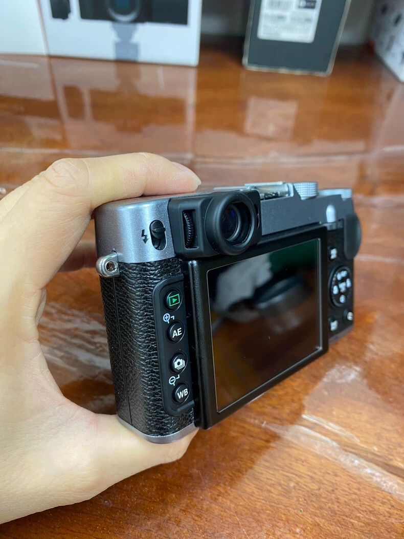 FUJIFILM Fuji X20 12.0MP Digital F2.0-2.8 lens Camera 4x optical