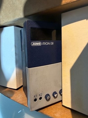 JUMO iTRON 08 702042/88-888-000-23/210 Anzeige Industrieregler
