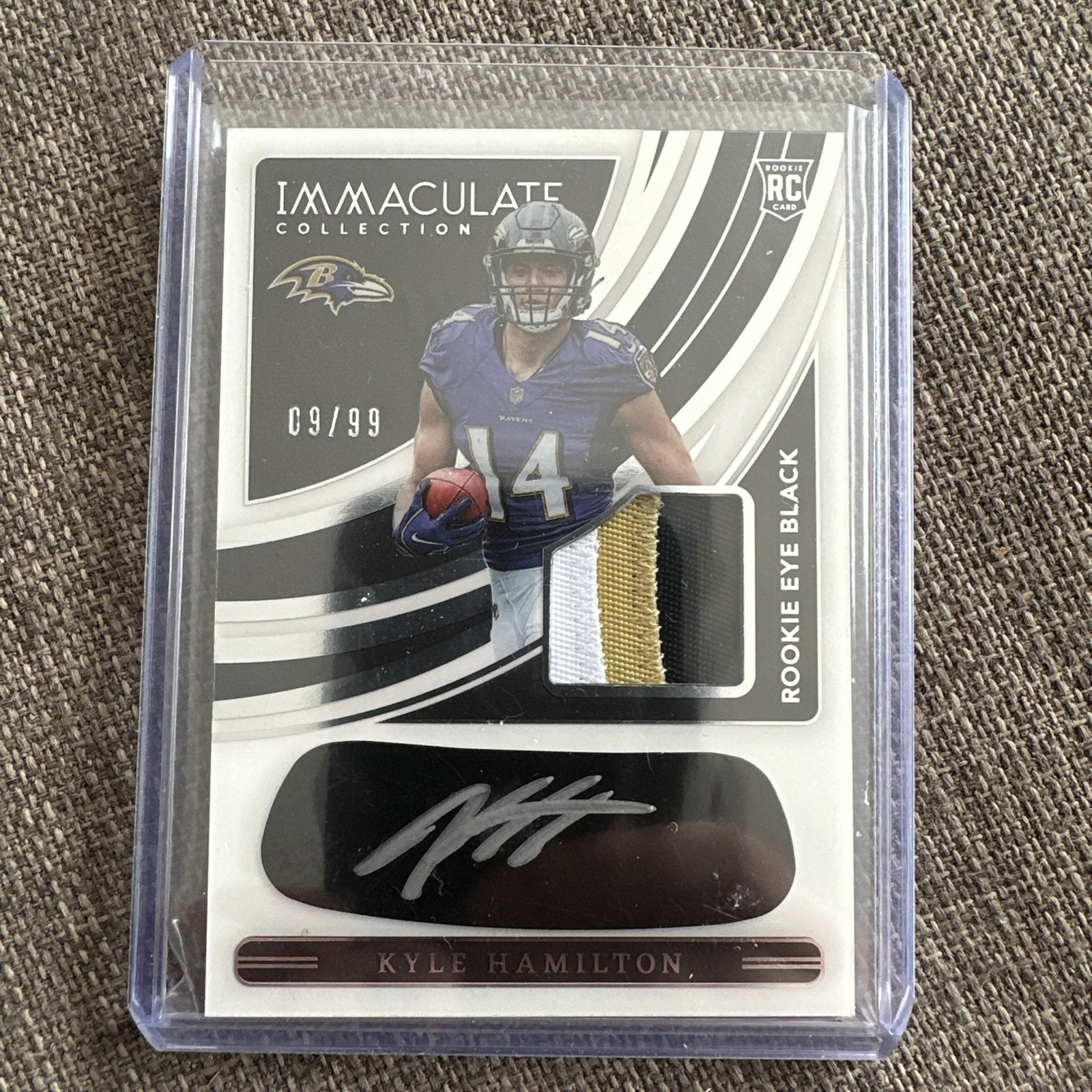 Kyle Hamilton Panini Immaculate Collection Immaculate Rookie Eye Black Jersey Autographs #REBKHA Base
