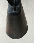 ANTIQUE COUNTRY PRIMTIVE LG. FORGED CAST IRON DAIRY COW BELL W/ LEATHER STRAP — photo 5