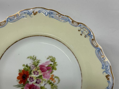 Vintage COPELAND Yellow & Floral Blue Edge Design Gold Trim 9.25" Cabinet Plate - Picture 3 of 10