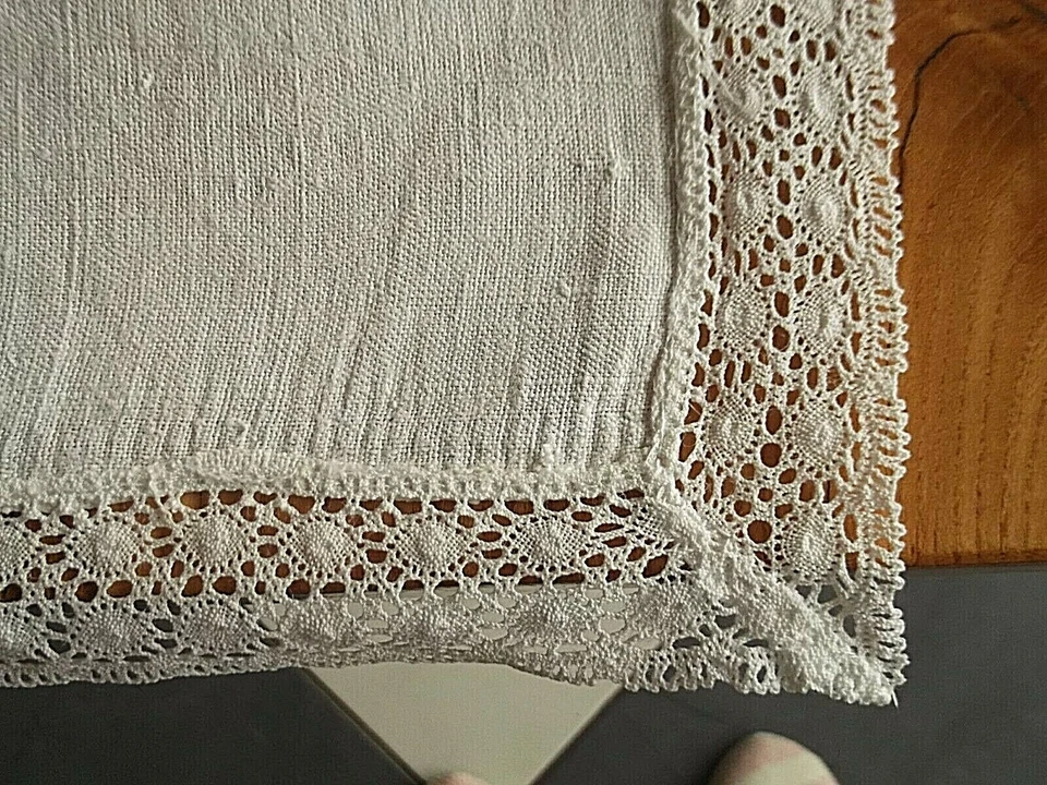 Linge ancien Centre de table lin epais avec pourtour en dentelle ( 80 x 51 cms ) - Photo 4/4