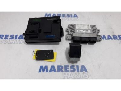 Steuergerät Motor Renault Trafic II Kasten FL 0281010633 P913371