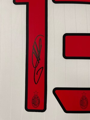 Maillot moderne du AC Milan signé par Ronaldinho et encadré AC Milan Officiel | LCS
