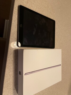 Apple iPad 5th Gen. 32GB, Wi-Fi Cellular (Unlocked), 9.7in -Grey