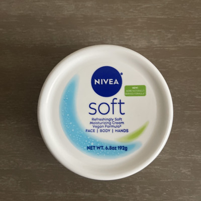 Nivea Soft Moisturizing Crème Vegan Formula Net Wt 6.8oz Face Body Hands New