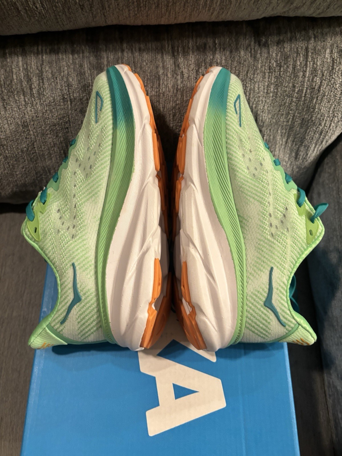 Hoka Clifton 9 Size 6.5b Women’s Size 7 thumbnail 4