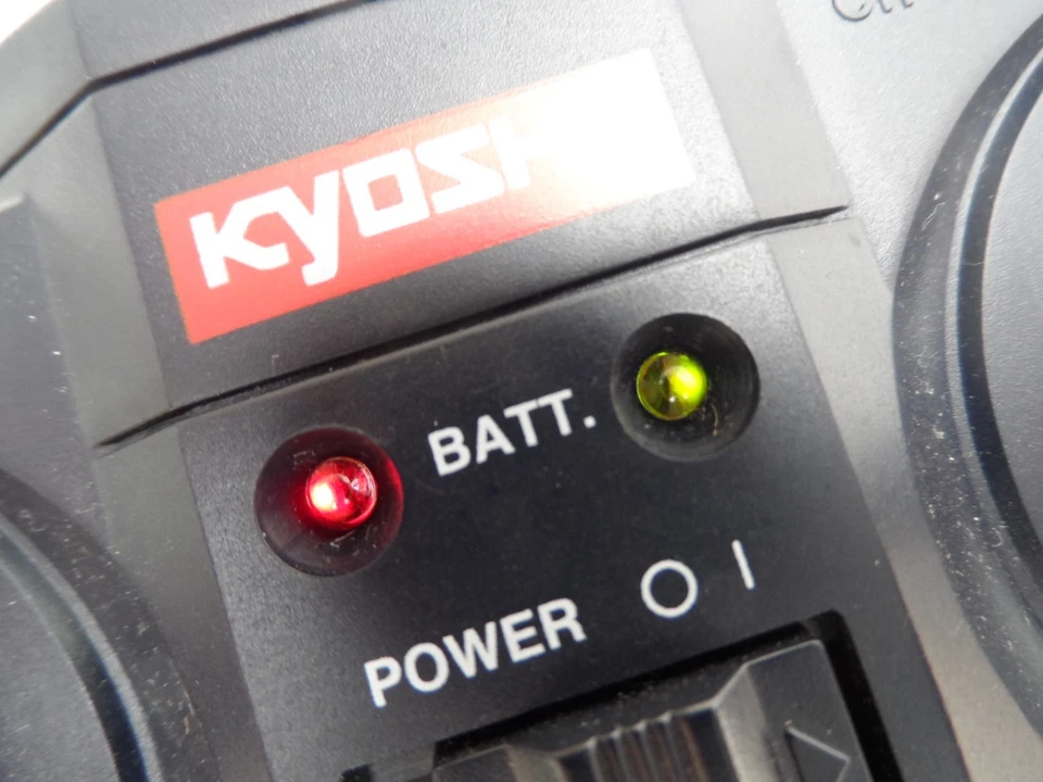 Gebrauchter Top Zustand Kyosho Perfex *27mhz AM* nur Sender wie abgebildet - Bild 3 von 4