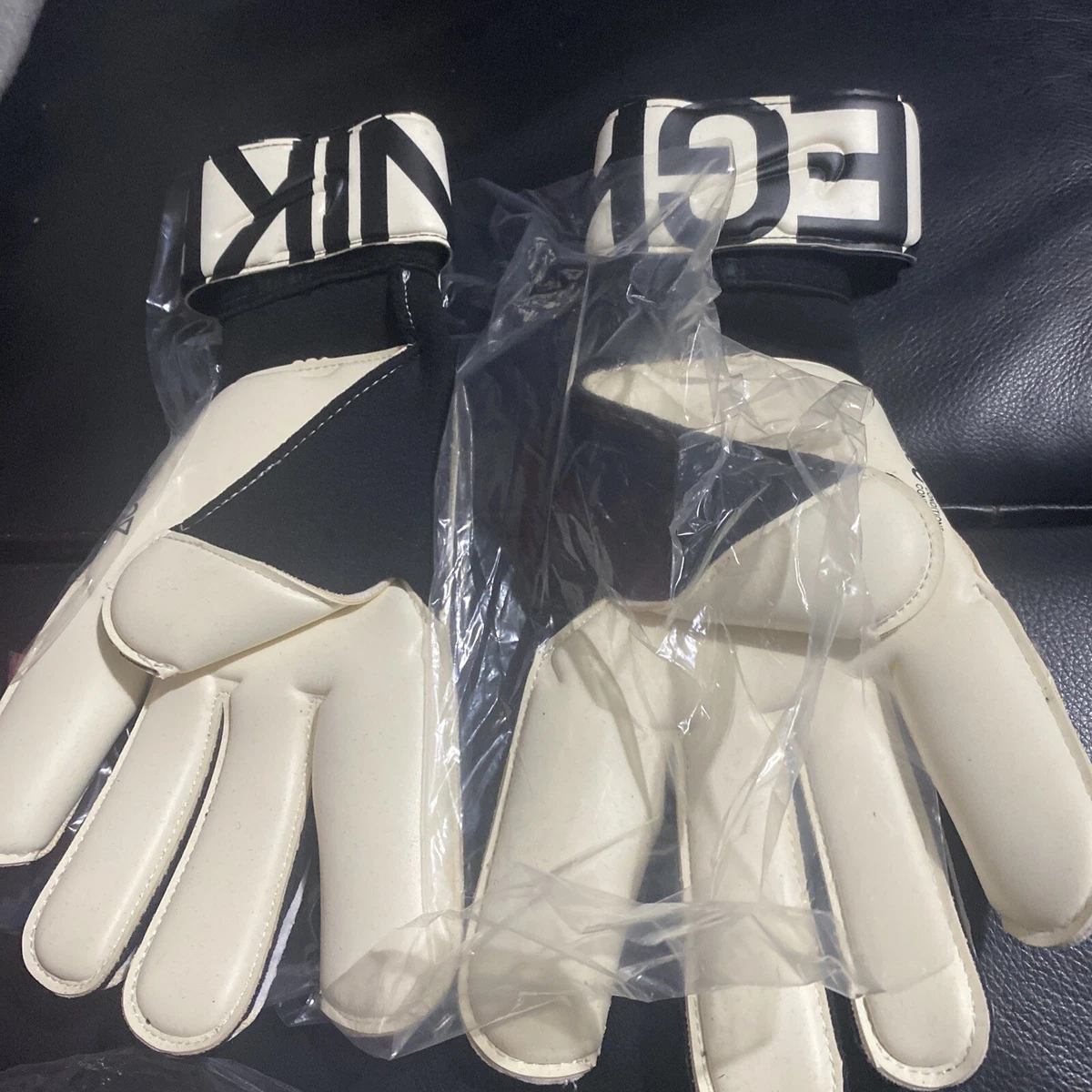 Goalkeeper gloves hot sale size 11