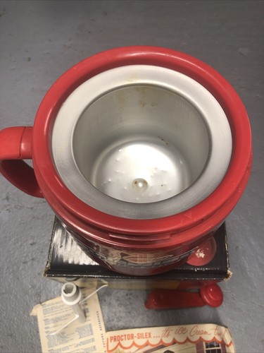 Vintage Donvier Premier Hand Crank 1 Pint Ice Cream Maker RED W/ Recipe Book - Picture 7 of 11
