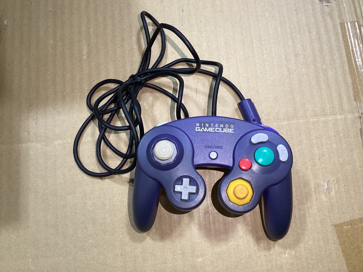 Manette Nintendo Game cube violette et transparente DOL-003 fonctionne