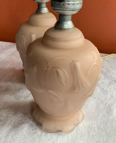 Pair Pink Reverse Painted Bedside / Boudoir Raised Flowers NICE! Vintage - Picture 5 of 5