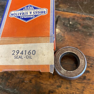 New OEM Briggs & Stratton 294160 Oil Seal NOS