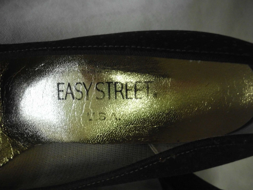 复古 Easy Street 经典高跟鞋 9 M 2.25 英寸高跟鞋棕色带闪亮面料 — 第 3/4 张图片