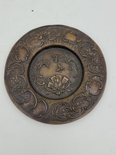 Kleiner Bronze Reliefteller Dekor mit Bienen und Kartenspiel Bronze Hohlguss