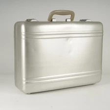 Unbranded Aluminum Attache Brushed Silver Case 17" x 13" x 4"