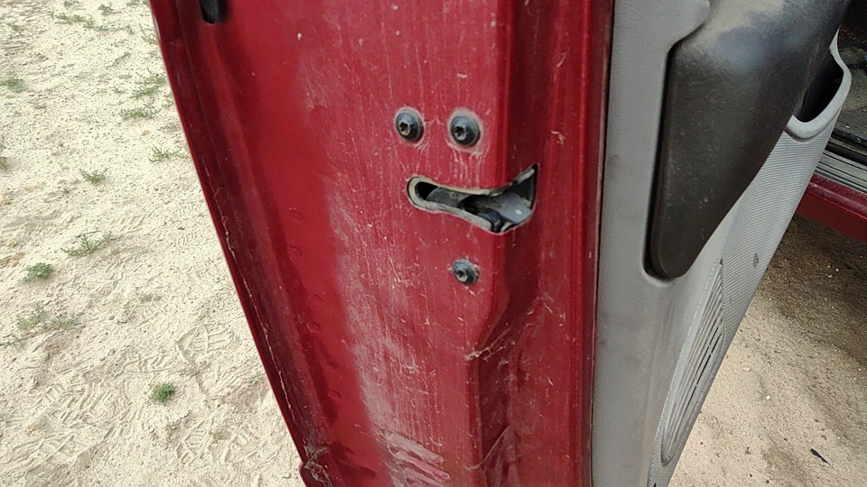 Pestillo puerta delantera izquierda conductor Mazda B2500 1998-01 con varillas/cables OEM Zzm059310a Foto 4 de 4