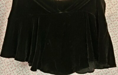 Robe Velours Noir Jones New York – Taille 6, Col V Perlé, Ourlet Volanté, Pour Soirée