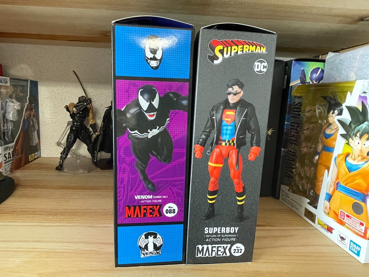 Medicom Toy MAFEX VENOM Comic Ver. No.088 & Superboy No.232 Action
