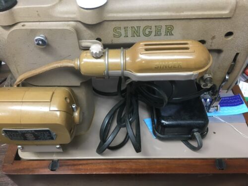Singer 306W Sewing Machine with Trapezoid Carry Case & Some Extras! - Picture 2 of 6