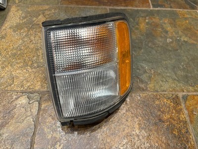 1991-1997 ISUZU TROOPER Acura SLX Driver Left Front Corner Light Turn Signal