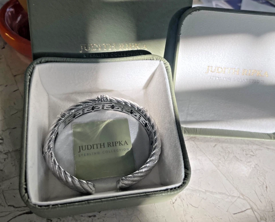 Brazalete Judith Ripka de plata de ley con bisagras anchas Berge’ 7" NUEVO SIN ETIQUETAS FIRMADO Foto 2 de 4