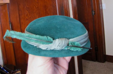 Vintage Ladies Midi Green Velour Hat Made in France Feather Cecile Lorraine