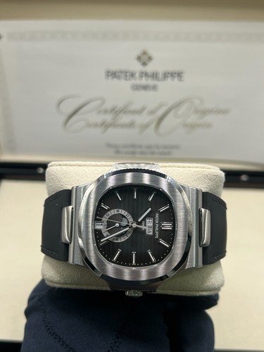 Patek Philippe nautilus 5726A-001 2020 With Box And Papers - Picture 3 of 6