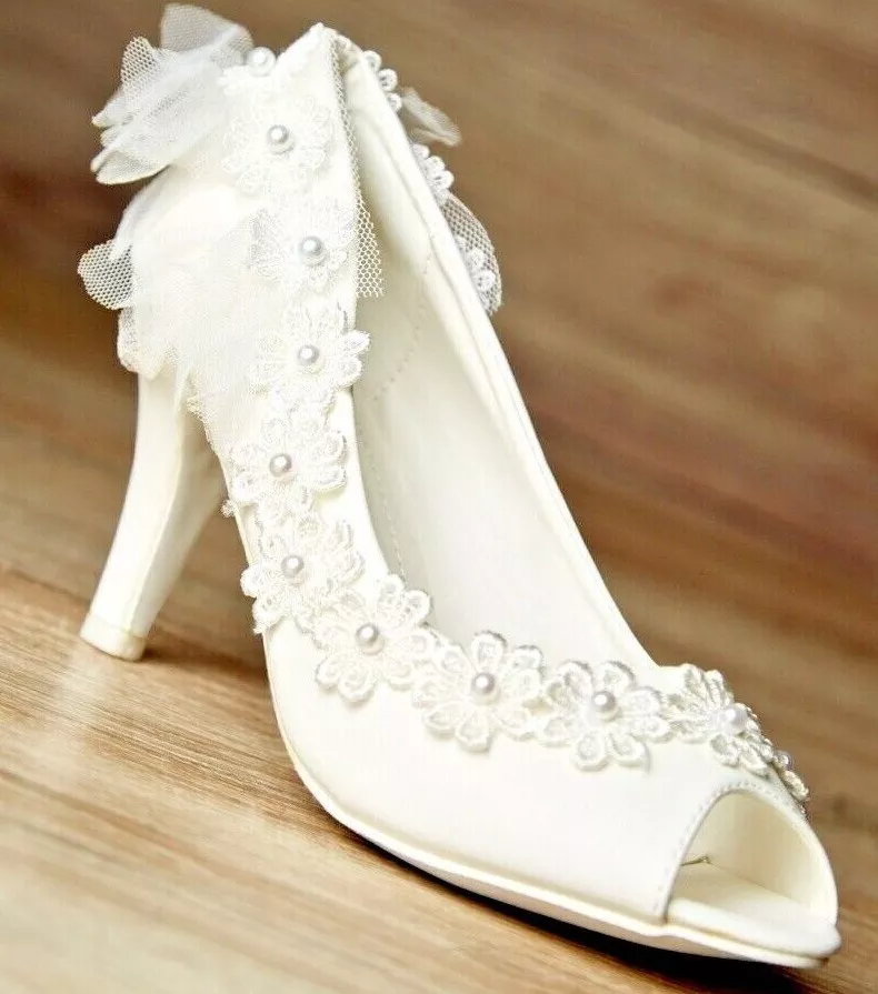 Lace clearance wedding shoes