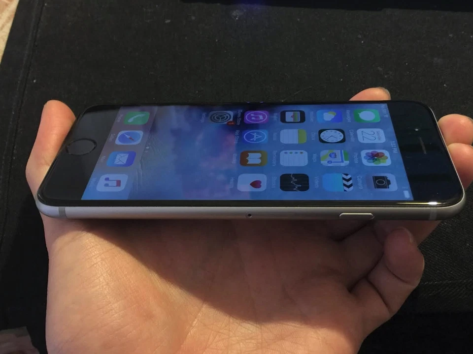 Apple iPhone 6 - 16GB - Space Gray (Unlocked)- EXCELLENT CONDITION !!! - Image 2 of 2