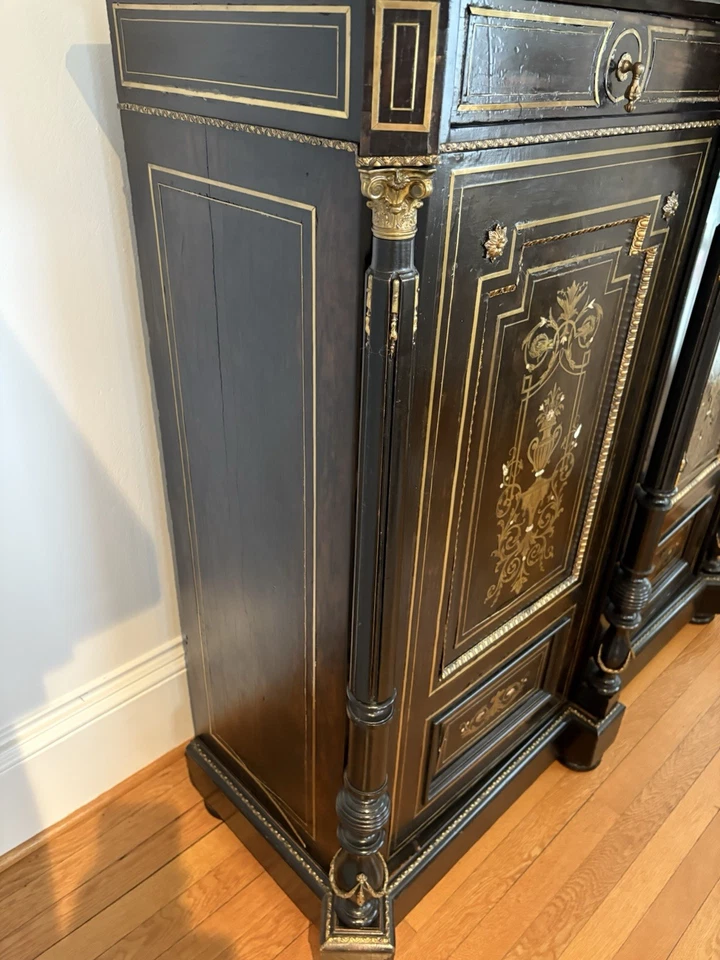 19th Century Credenza Restored. Gorgeous Condition. Very Good Condition No Marks - Image 3 of 4