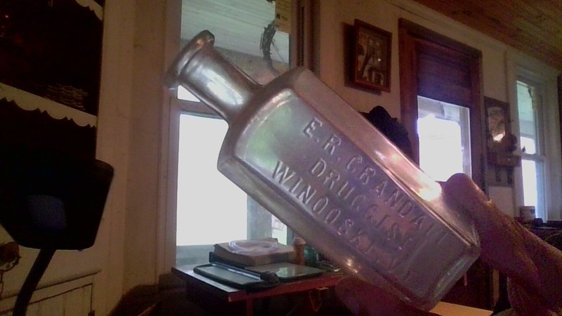 "E.R,CRANDALL DRUGGIST WINOOSKI, VT."~D.F.&D.PAT'D MAY 15, 1888~MEDICINE BOTTLE