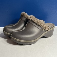CROCS 11552 Women  s Faux Fur Lined Slip On Shoes Clog Mules Brown Size 7