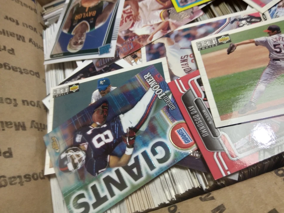 Caja de tarifas planas medias de tarjetas deportivas baloncesto fútbol béisbol 1400+ tarjetas Foto 3 de 4