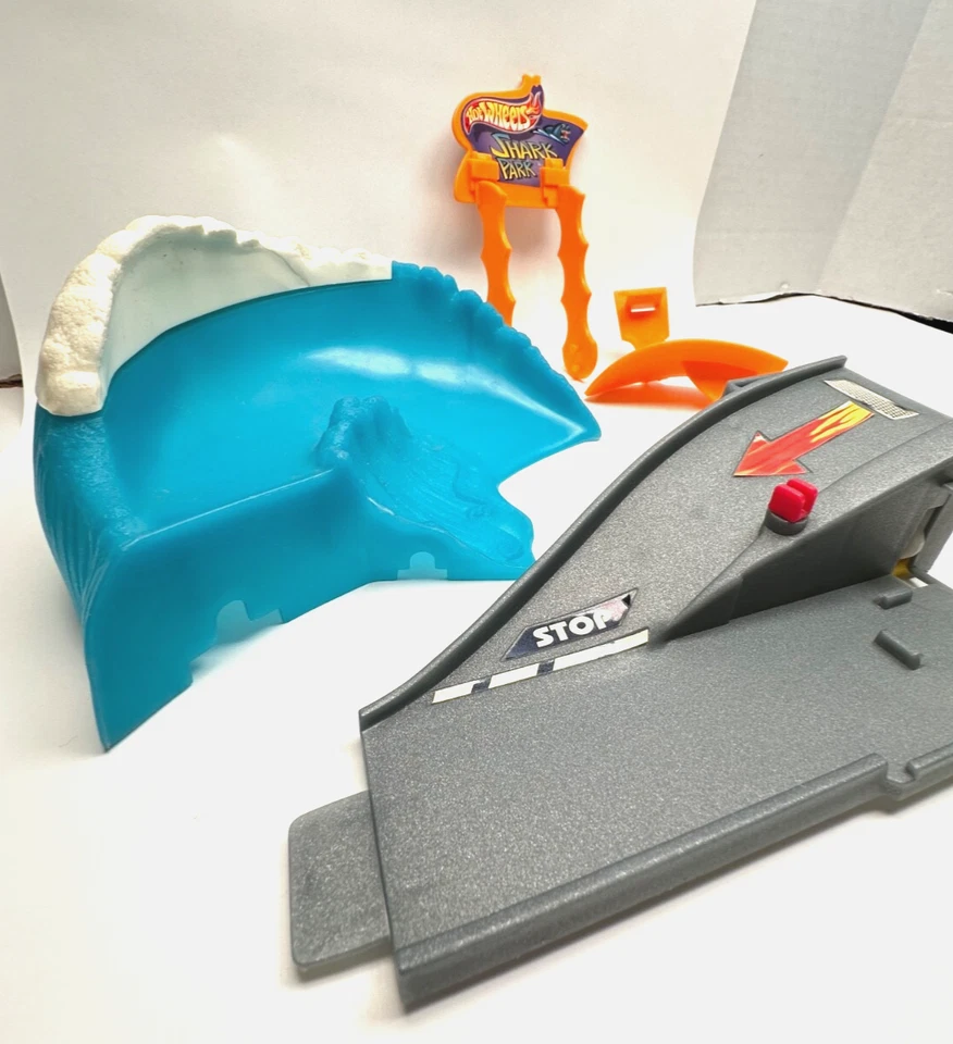 Hot Wheels: Shark Park, Assorted Replacement Parts, Early 00s Y2K - Image 4 of 4