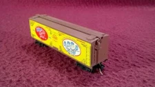 N MICRO TRAINS KADEE QUALITY WOODSIDE BILLBOARD REEFER #1976 - OPER CPLRS