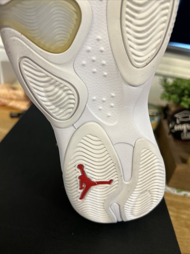 Size 9.5 - Jordan Max Aura 4 University Red - Picture 4 of 10