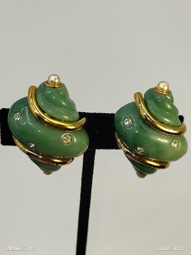 Vintage Signed Kenneth J. Lane Gold & Jade Color Seashell Clip Earrings Estate - Picture 12 of 13