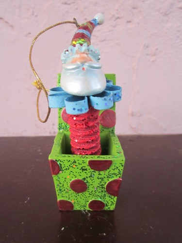 Santa Jack In The Box Christmas Decoration Resin Ornament Holiday Decor Claus - Picture 1 of 6