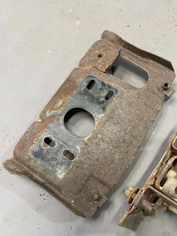 1963 Ford Galaxie капот защелка ударная пластина кронштейн поддержка решетка OEM 500 XL '63 - Изображение 3 из 4