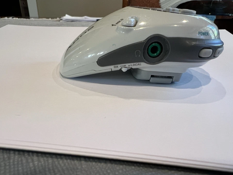 Sony Walkman SRF-M85V Mega Bass with Belt Clip TV/Weather/FM/AM Radio - Image 4 of 4