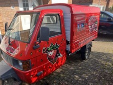 Piaggio Catering Van - The Berry Bar chocolate coated strawberry & Prosecco 