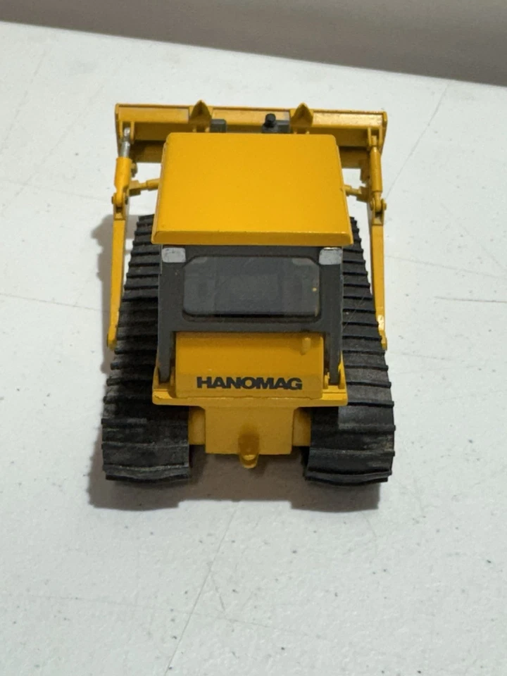 HANOMAG D680E DOZER - 1:50 SCALE DIECAST MODEL #2853 CONRAD CONSTRUCTION VINTAGE - Image 3 of 4