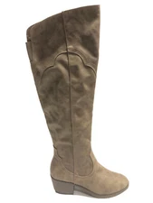 Fergalicious Women’s Bata, Tall Zip Boots, Size 7.5M. 