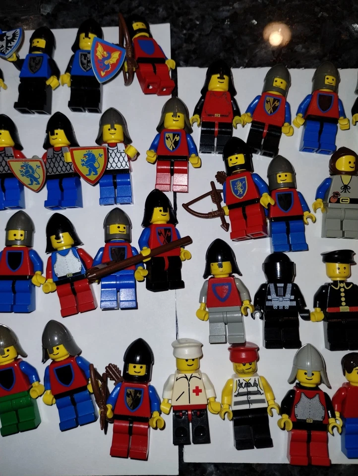 Lego Vintage Knight Castle Minifigure Lot Of 83 Plus Extra Minifigs Accessories - Image 4 of 4
