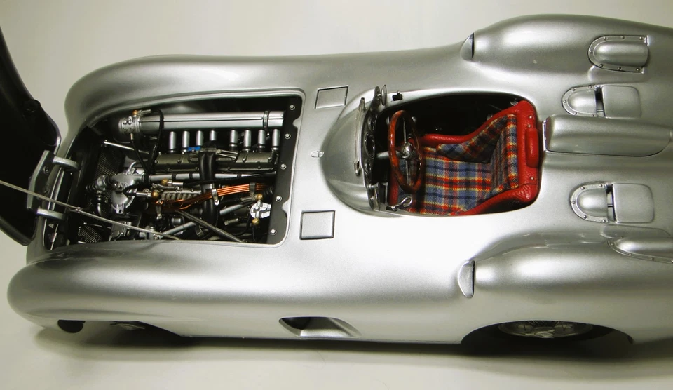 CMC Mercedes-Benz Race Car Vintage Racer LeMans Racing Classic 1:18 - Image 2 of 4