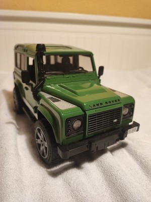 Bruder Land Rover Defender Spielzeugauto Grün 1:16 Geländewagen